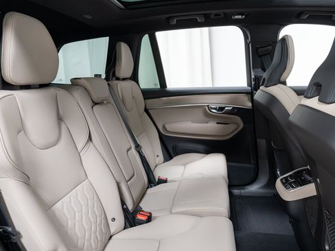 New 2026 Volvo XC90 B5 Plus w/ Protection Package AWD/4WD image 24