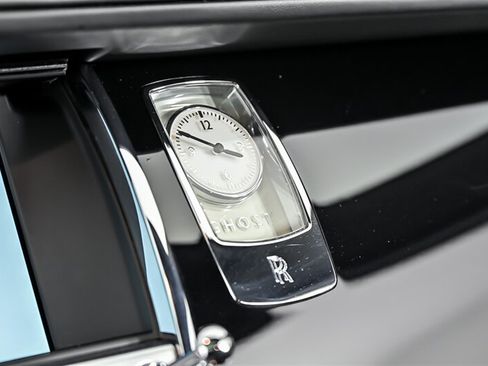 Used 2015 Rolls-Royce Ghost RWD image 35