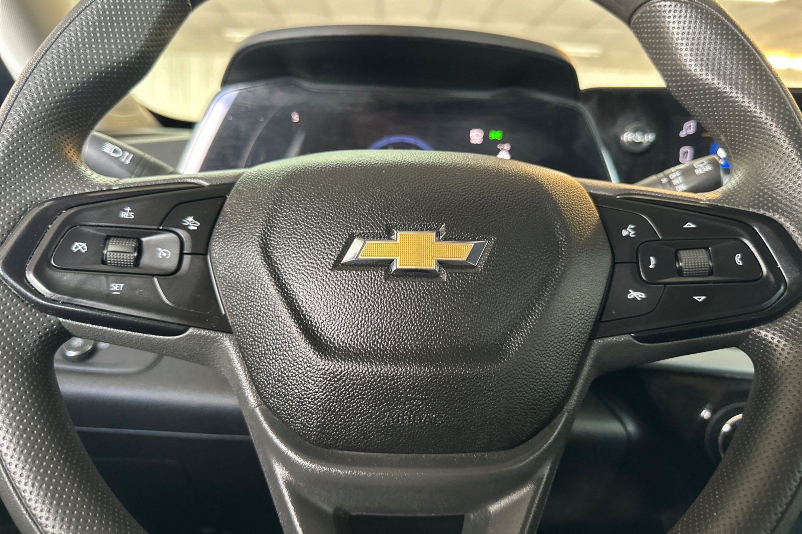 Used 2025 Chevrolet Trax LT FWD image 23