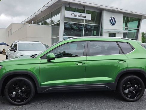 Certified 2025 Volkswagen Taos SE w/ Panoramic Sunroof Package FWD image 2