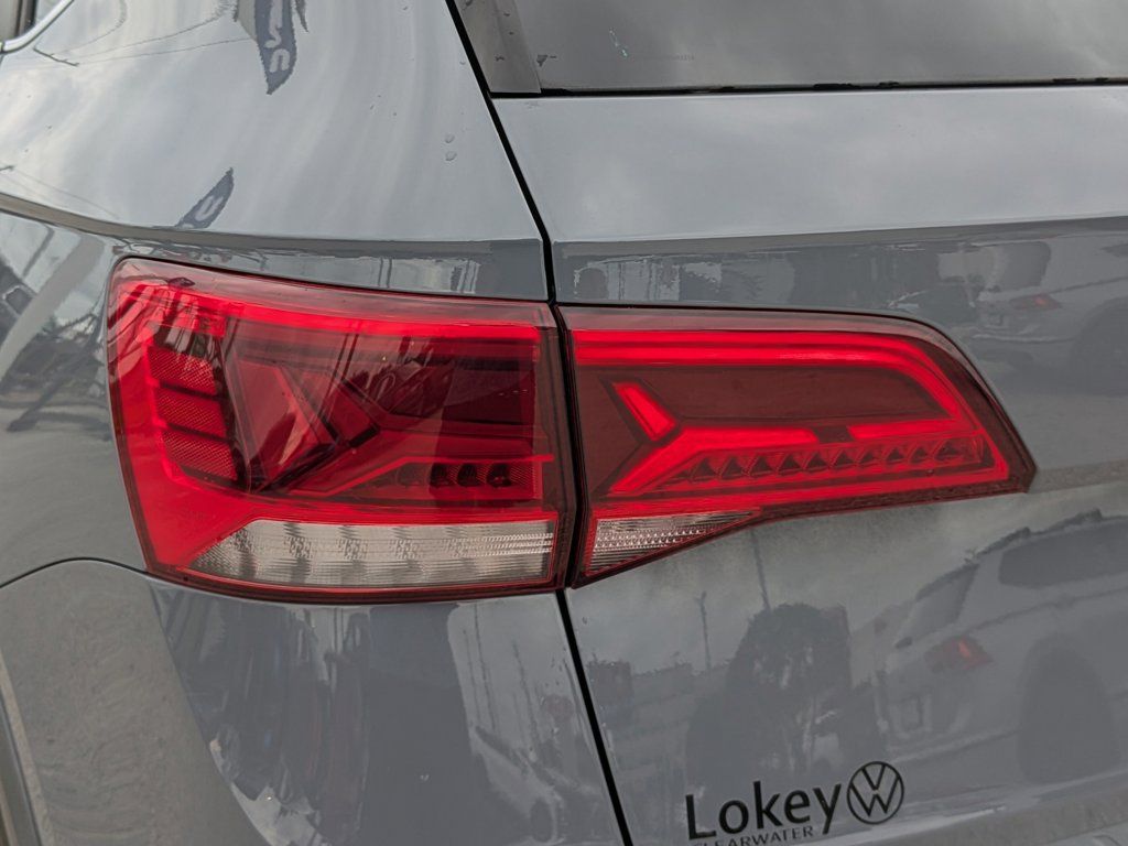 Certified 2023 Volkswagen Taos SE FWD image 8