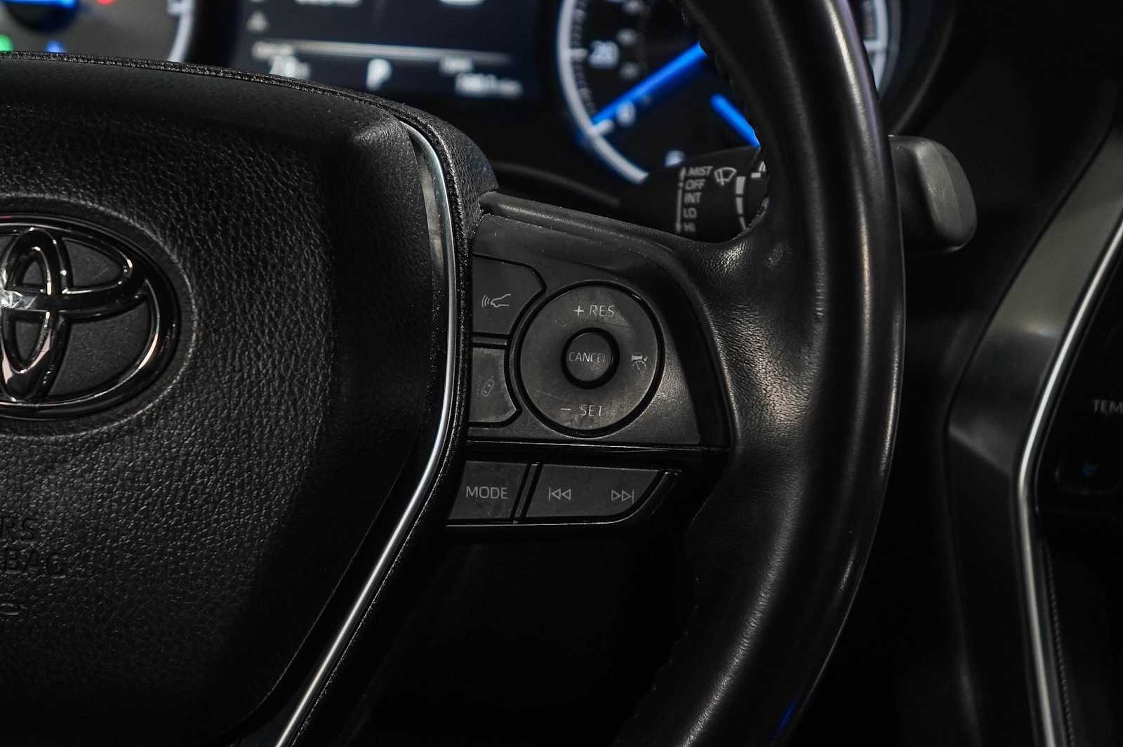 Certified 2023 Toyota Venza XLE AWD/4WD image 18