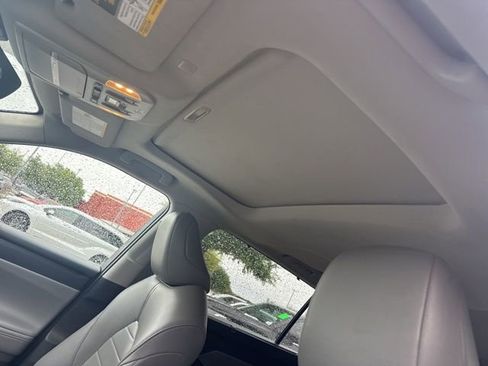 Used 2021 Toyota Highlander XLE image 11