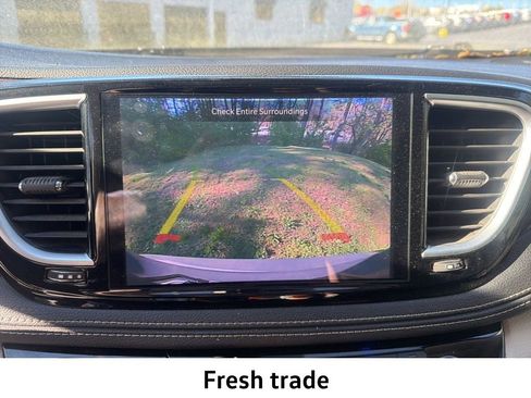 Used 2023 Chrysler Pacifica Limited w/ Uconnect Theater Family Group image 24