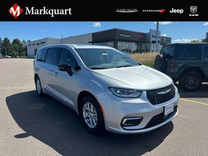 New 2026 Chrysler Pacifica Select