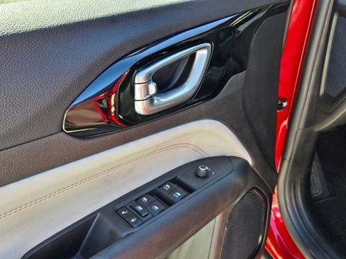 Used 2025 Jeep Compass Limited image 14