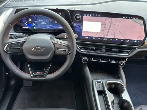 Used 2026 Chevrolet Equinox EV RS image 14