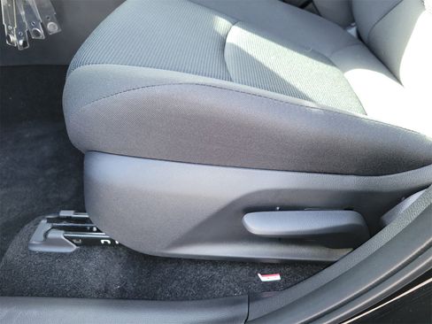 Used 2025 Toyota RAV4 LE image 18