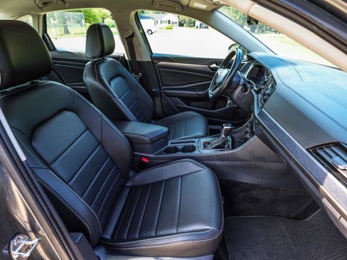 Used 2024 Volkswagen Jetta SE FWD image 39