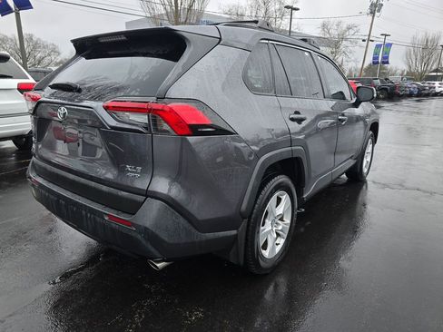 Used 2021 Toyota RAV4 XLE w/ Convenience Package image 7