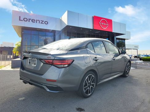 Used 2025 Nissan Sentra SR w/ SR Premium Package FWD image 4
