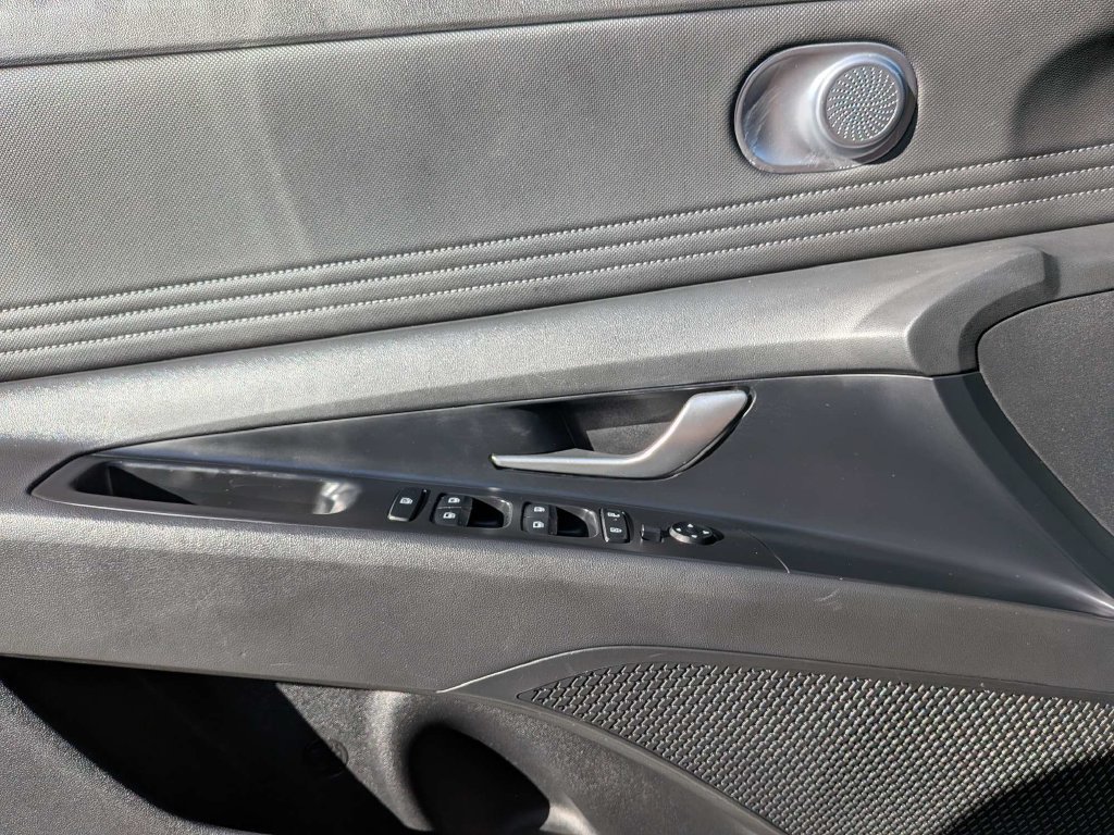 Certified 2025 Hyundai Elantra SEL FWD image 32