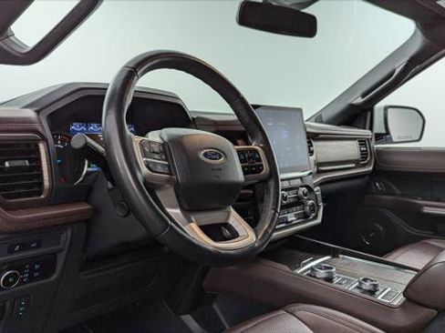 Used 2023 Ford Expedition Limited image 24