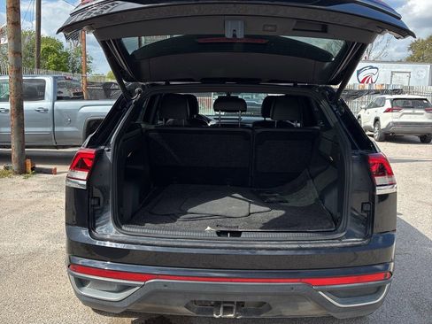 Used 2020 Volkswagen Atlas Cross Sport SE w/ Towing Package image 10