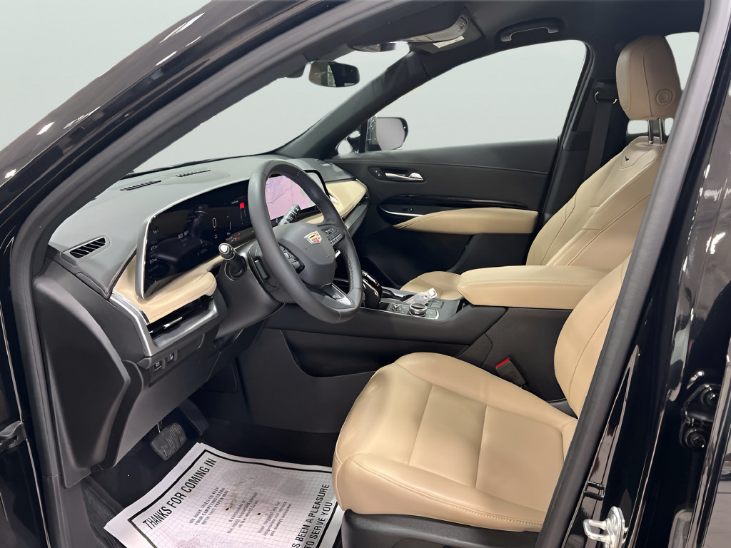 Used 2024 Cadillac XT4 Luxury w/ Cold Weather Package AWD/4WD image 10