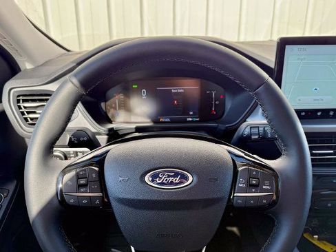 Certified 2025 Ford Escape SE image 23