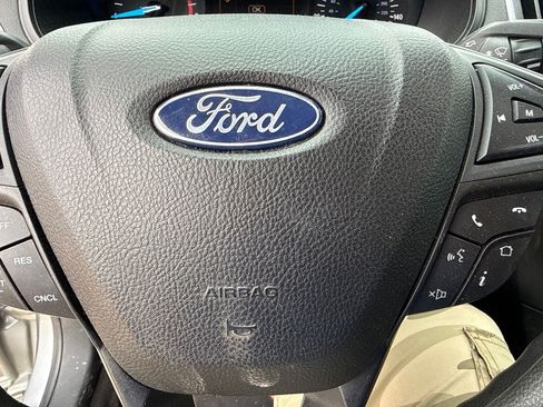 Used 2020 Ford Edge SE FWD image 26