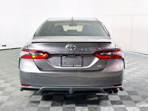 Used 2022 Toyota Camry SE w/ Convenience Package image 4