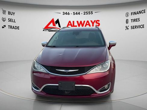 Used 2018 Chrysler Pacifica Limited w/ Tire & Wheel Group FWD image 2