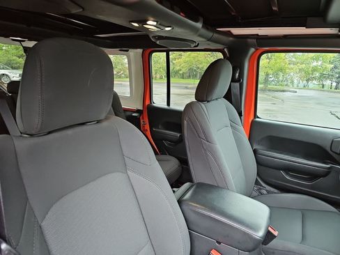 Used 2023 Jeep Wrangler Unlimited w/ Sun & Screen Package AWD/4WD image 11