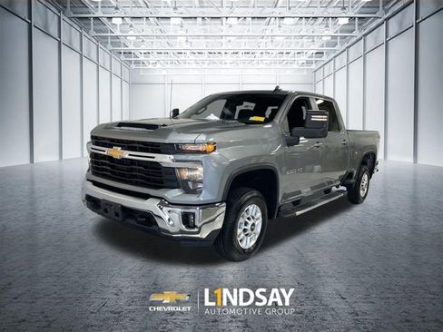 Used 2025 Chevrolet Silverado 2500 LT w/ Convenience Package AWD/4WD image 4