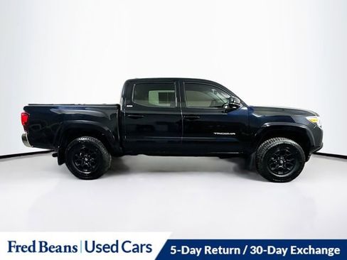 Used 2022 Toyota Tacoma SR5 AWD/4WD image 9