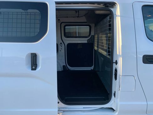 Used 2020 Nissan NV200 SV w/ Sliding Glass Door Package image 26