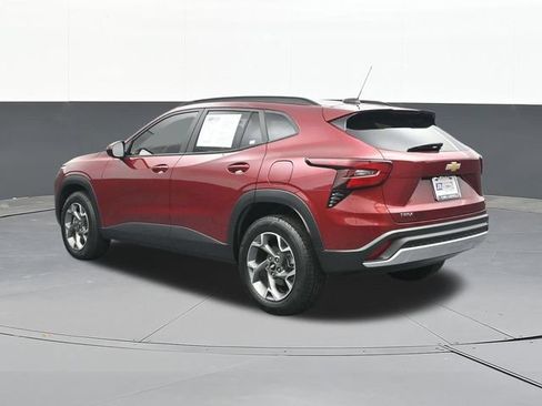 Used 2024 Chevrolet Trax LT w/ LT Convenience Package FWD image 9