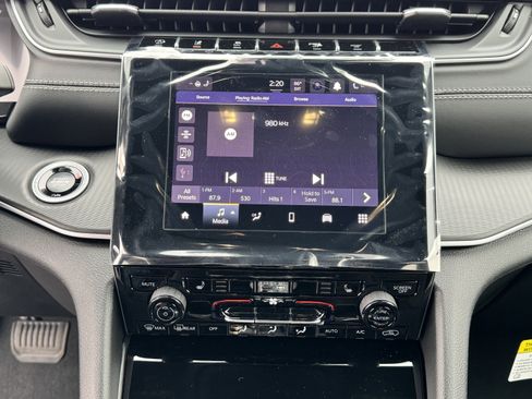 New 2025 Jeep Grand Cherokee Altitude image 28