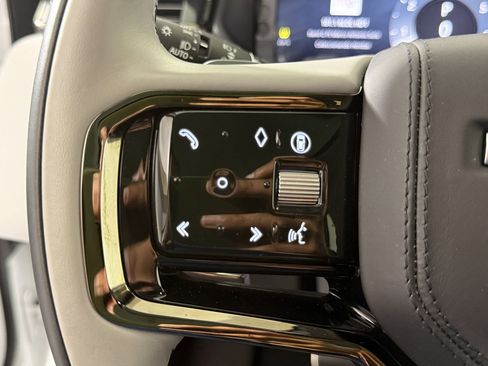 Used 2025 Land Rover Range Rover Velar Dynamic SE image 17