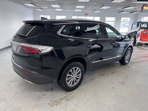 Used 2023 Buick Enclave Essence image 13