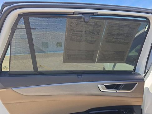 Used 2025 Volkswagen Atlas Cross Sport SE w/ Panoramic Sunroof Package image 11