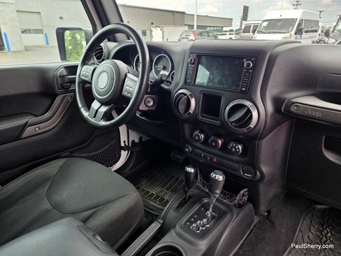 Used 2016 Jeep Wrangler Unlimited Sport w/ Connectivity Group AWD/4WD image 3