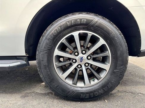 Used 2018 Ford Expedition XLT w/ Equipment Group 202A AWD/4WD image 27