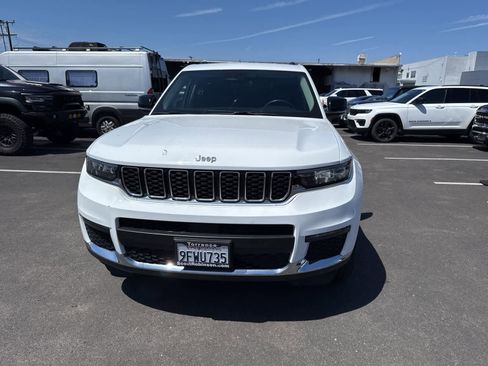 Used 2023 Jeep Grand Cherokee L Limited w/ Luxury Tech Group II AWD/4WD image 2