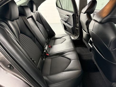 Used 2020 Toyota Camry SE image 12