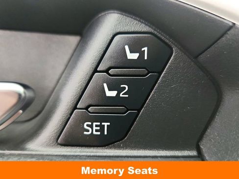 Used 2021 Toyota RAV4 XLE Premium image 25