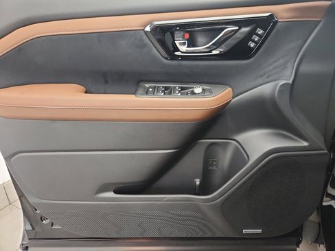 Used 2026 Subaru Forester Touring image 8