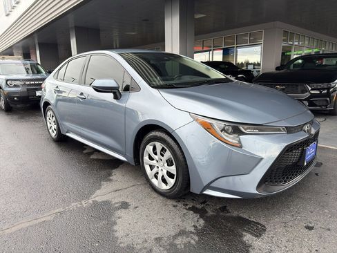 Used 2021 Toyota Corolla LE image 1