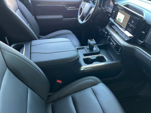 Used 2025 Chevrolet Silverado 1500 RST w/ Redline Edition AWD/4WD image 15