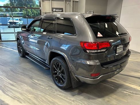 Used 2017 Jeep Grand Cherokee Altitude AWD/4WD image 31