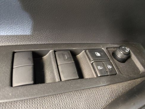 Used 2022 Toyota Corolla LE image 27