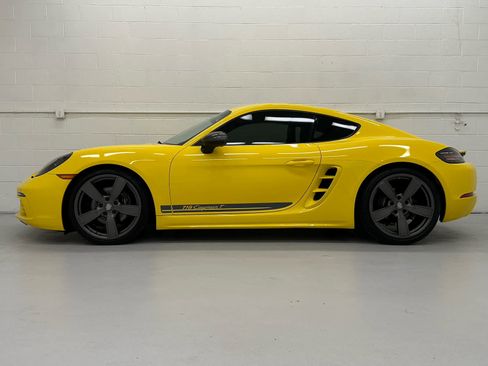 Used 2021 Porsche 718 Cayman image 2