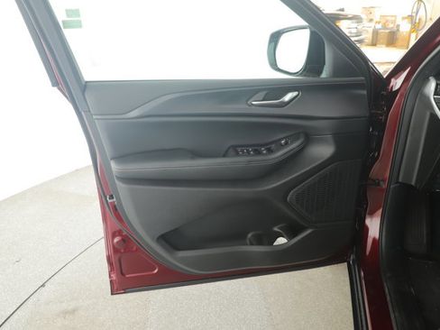 New 2025 Jeep Grand Cherokee Altitude image 23