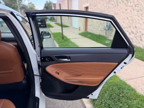 Used 2019 Toyota Avalon Limited w/ All Weather Liner Package FWD image 19