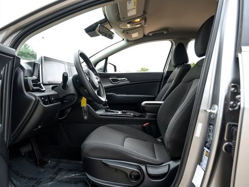Used 2023 Kia Sportage LX AWD/4WD image 3