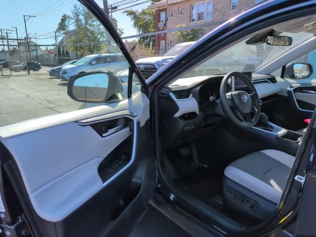 Certified 2025 Toyota RAV4 XLE FWD image 11