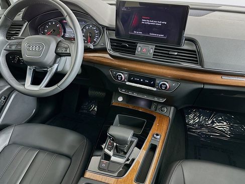 Used 2023 Audi Q5 2.0T Premium w/ Convenience Package image 6