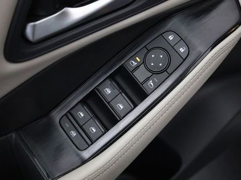 Used 2025 Nissan Rogue SV image 12