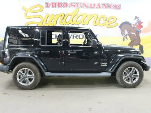 Used 2019 Jeep Wrangler Unlimited Sahara w/ Uconnect 4C Nav & Sound Group AWD/4WD image 1